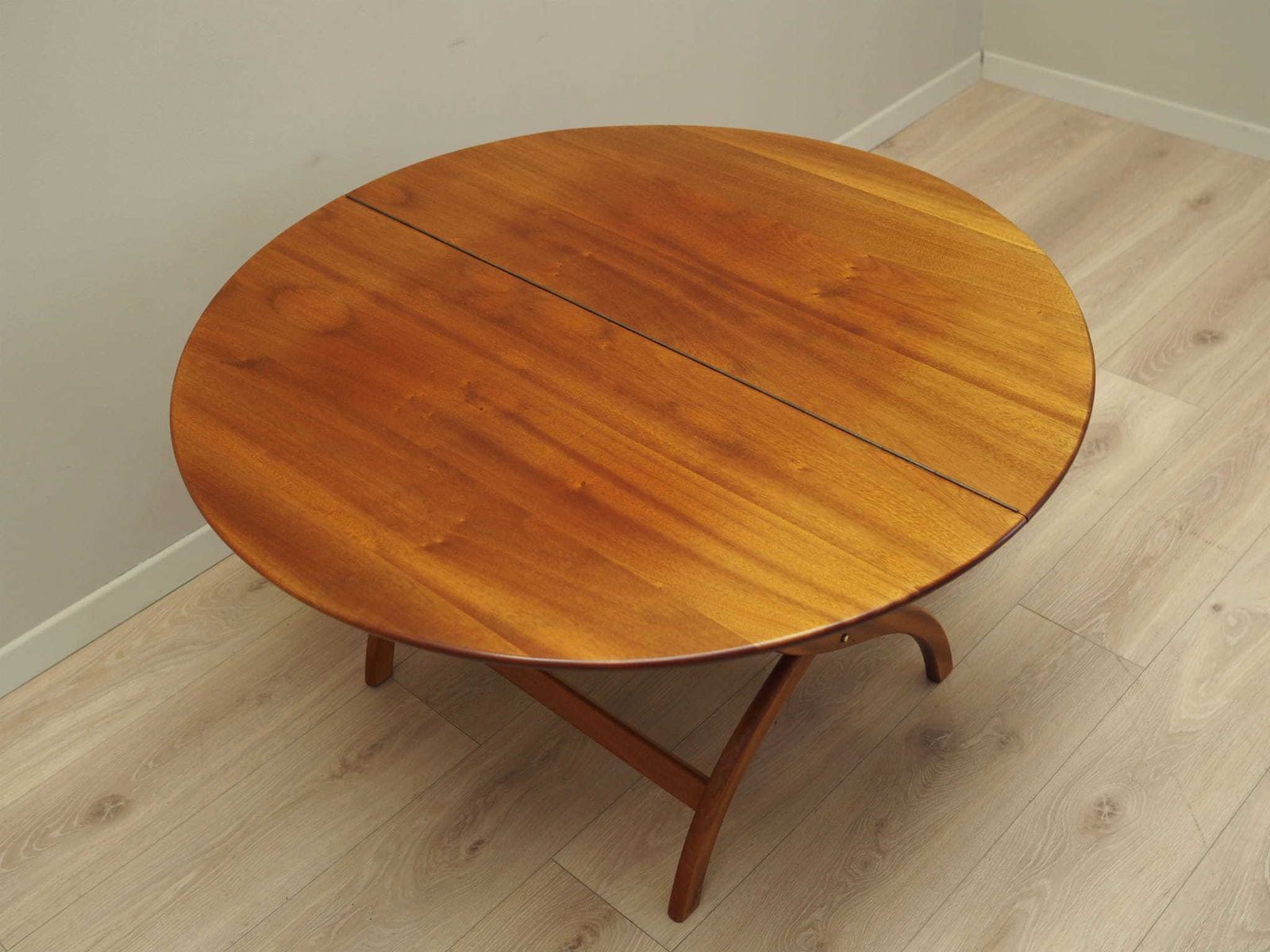 Ronde mahoniehouten tafel, Deens design, jaren 1970, productie: Denemarken photo 759.0