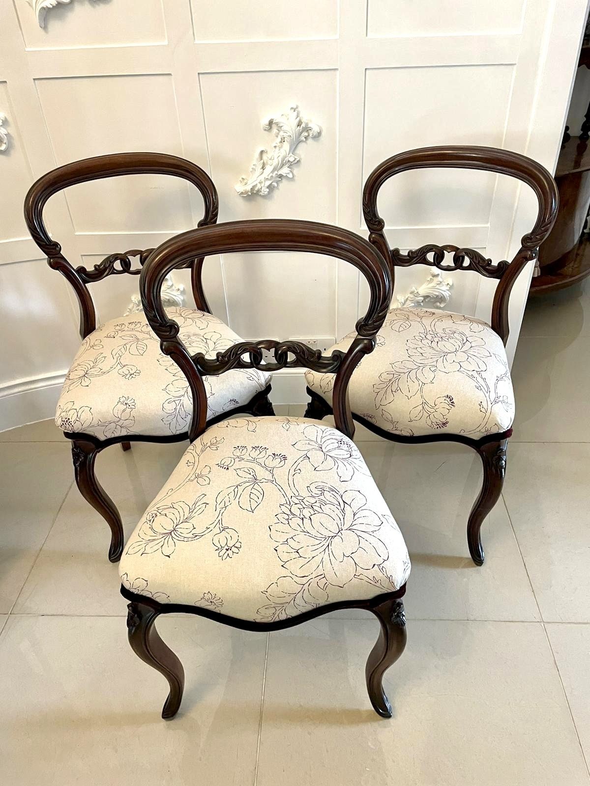 photo vintage Fine Quality Set Of 6 Antique Mahogany Dining Chairs