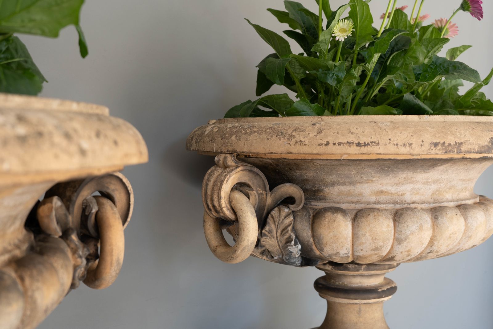 photo vintage Pair Of Antique James Pulham Garden Urns