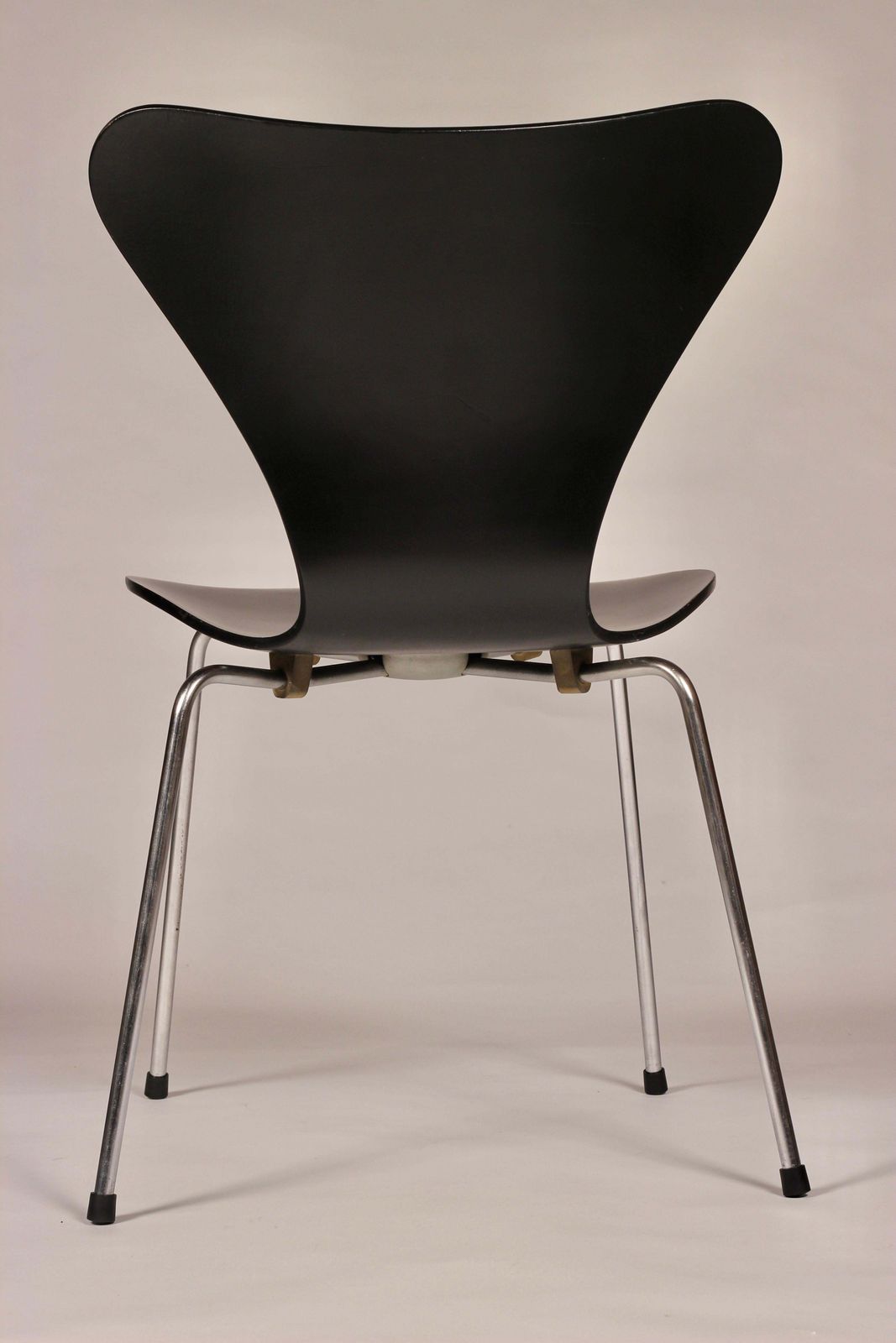 Arne Jacobsen Series 7 Or 3107 Chairs By Fritz Hansen Mid Century Modern 1964 photo for sale