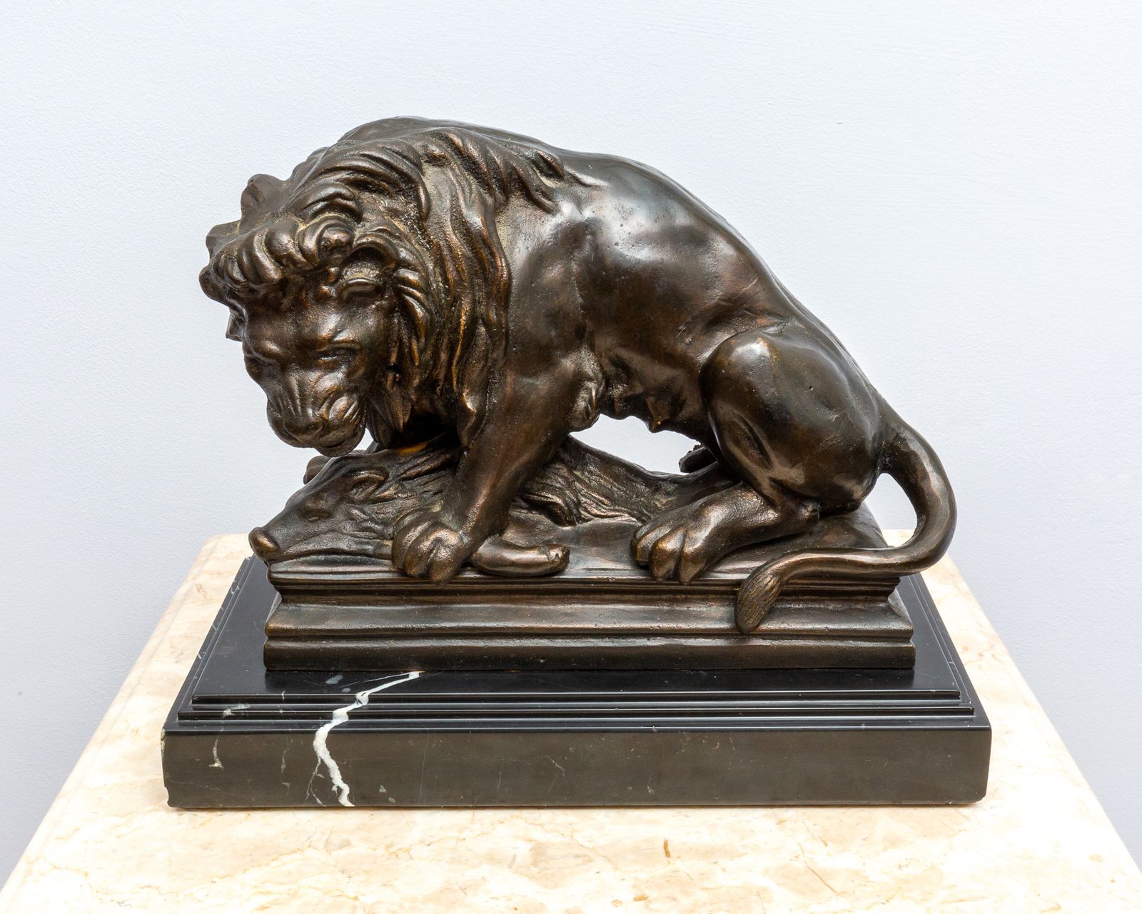 Barye School Antique Romantic Lion & Boar Statue On Marble Base Cast Iron Bronze photo vinterior