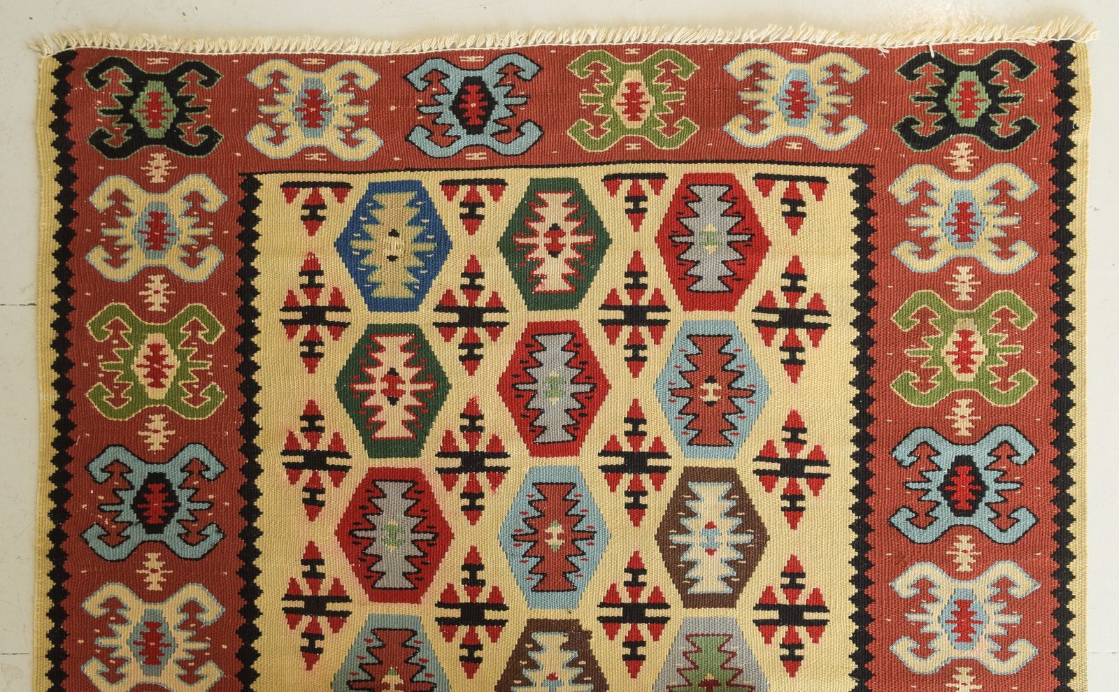 Kleurrijk Handgeweven Kilimkleed, Midden 20e Eeuw photo furniture