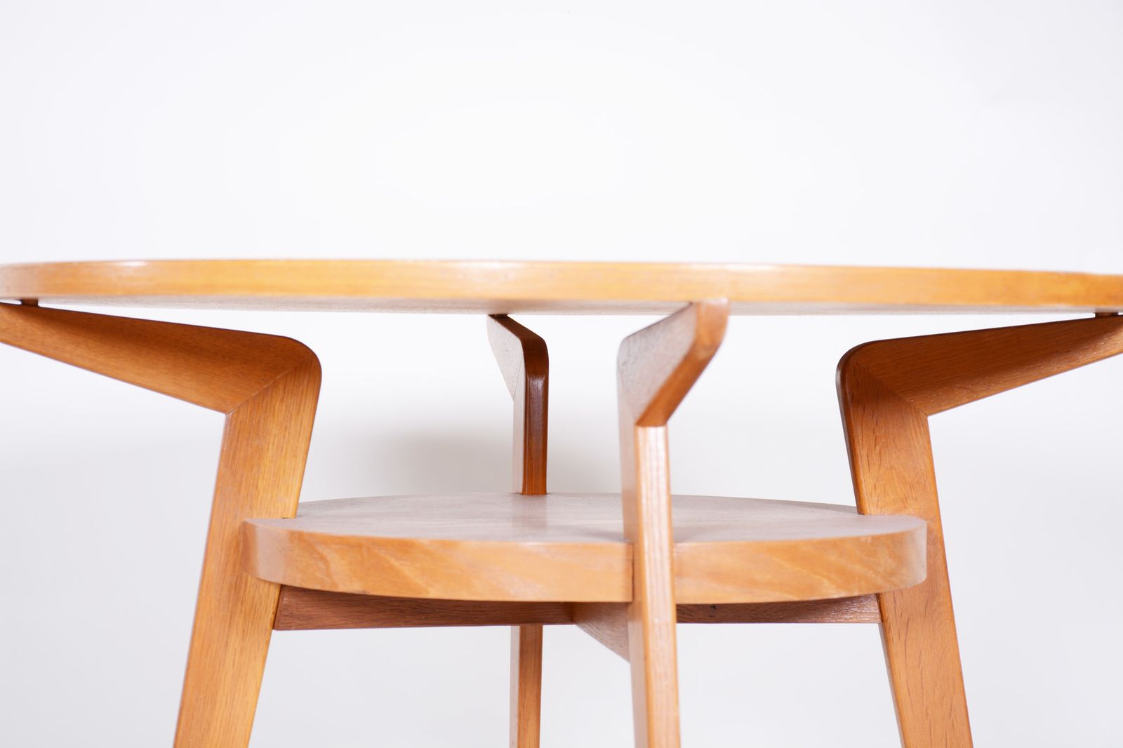 Small Mid Century Table, Made In Czechia, 1950s, Original Condition, Oak photo vinterior