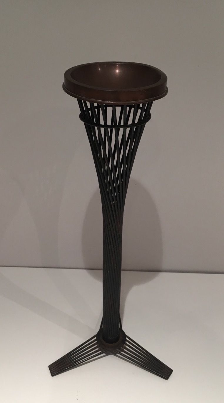 photo furniture Ashtray In Brass On Foot In Black Lacquered Metal Wire