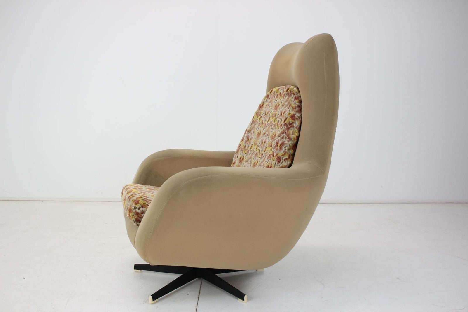 Swivel Chair / Siesta, 1970s Cechoslovakia photo furniture