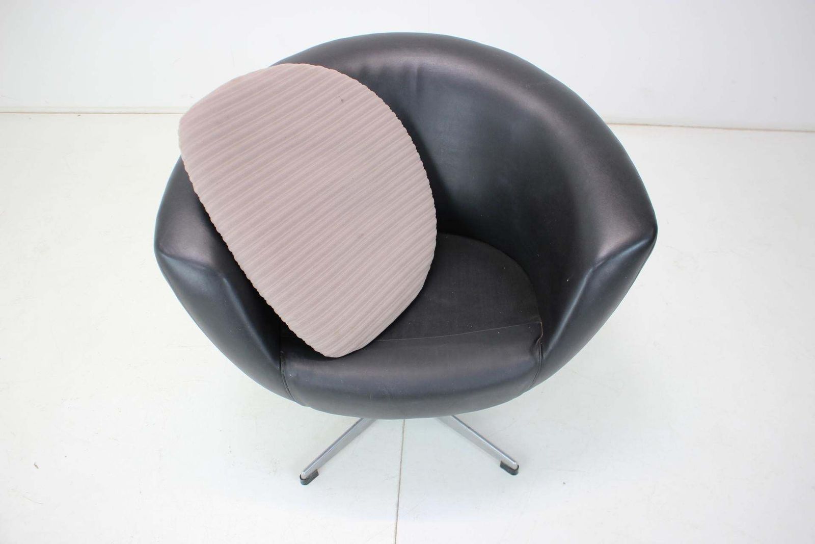 Swivel Chair, 1970s Cechoslovakia photo Furniture