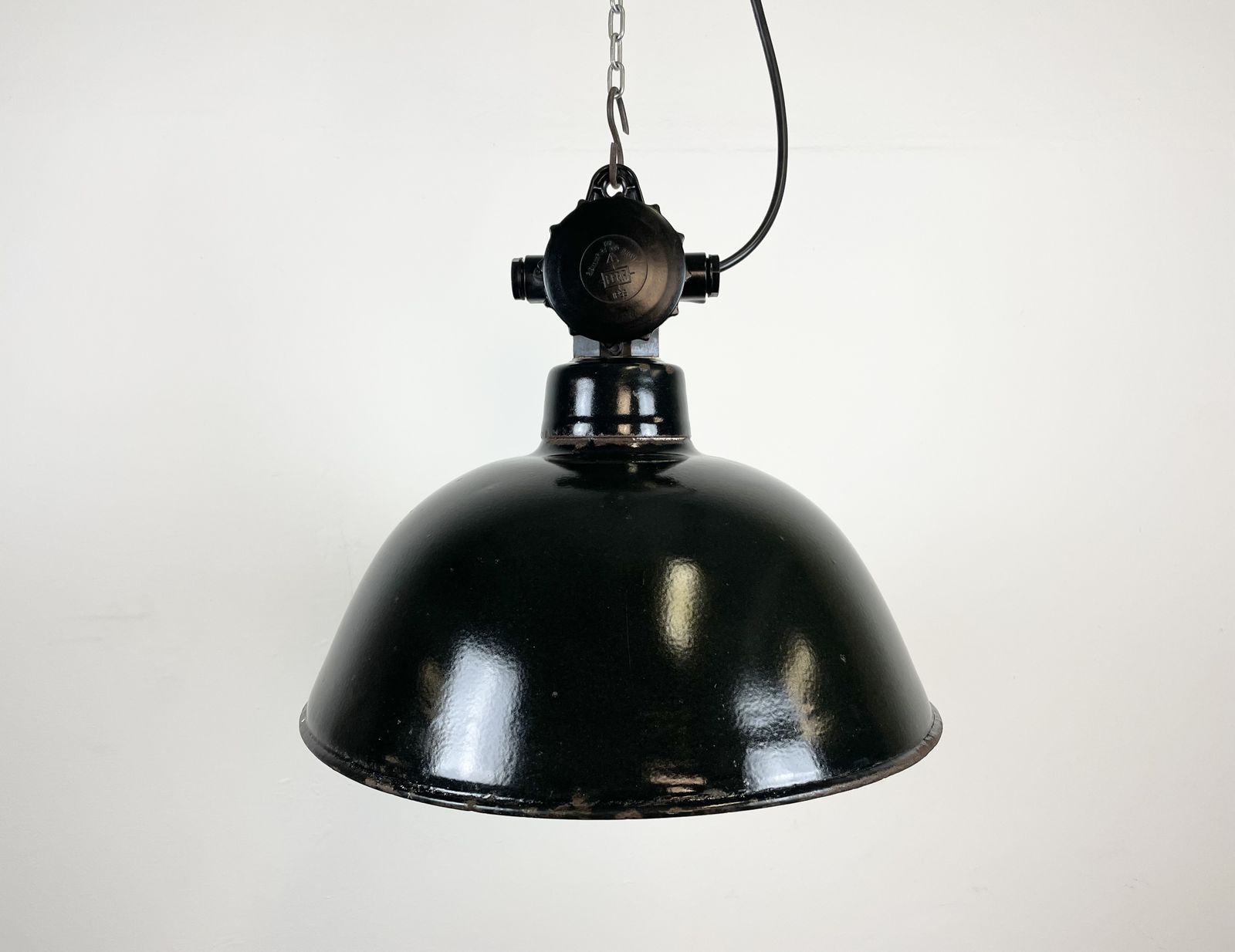 East German Enamel Factory Light By Lbd Veb Leuchtenbau Dresden, 1950s, 4x photo furniture