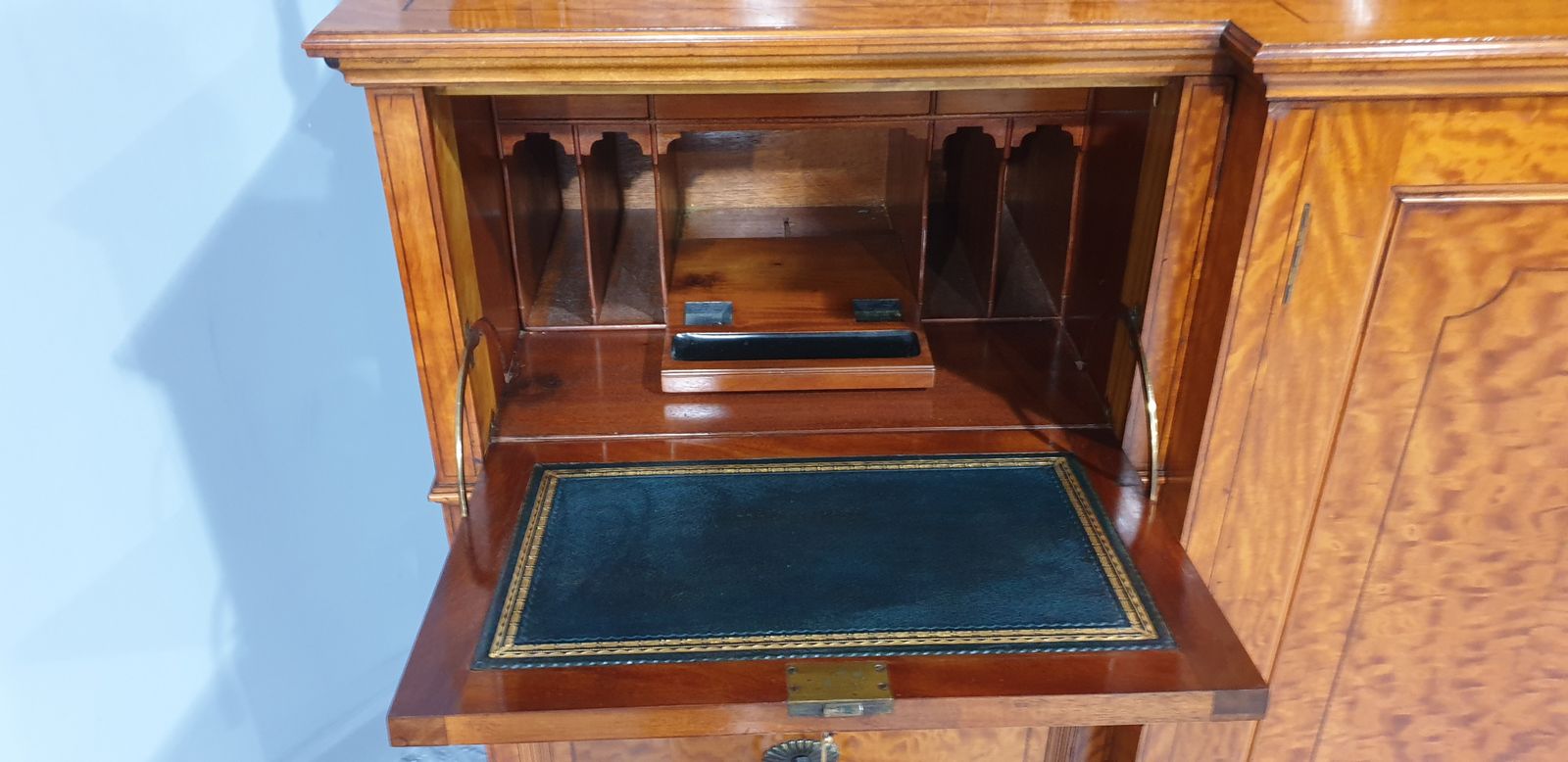 photo furniture Satinwood Low Press 'Lamb Of Manchester'
