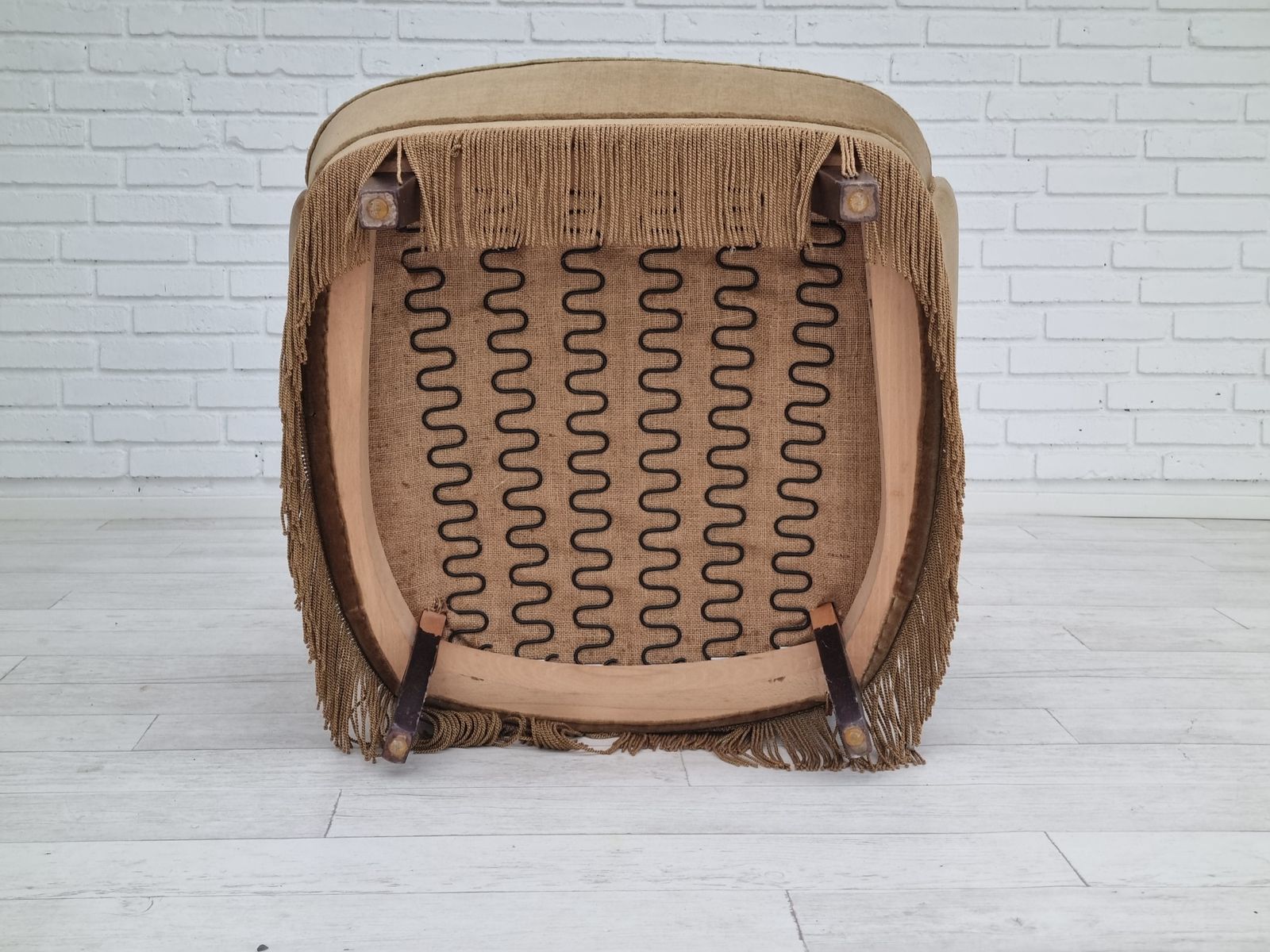 Meubels Jaren 1960, Deense fauteuil met hoge rug, bekleding in groen velours photo
