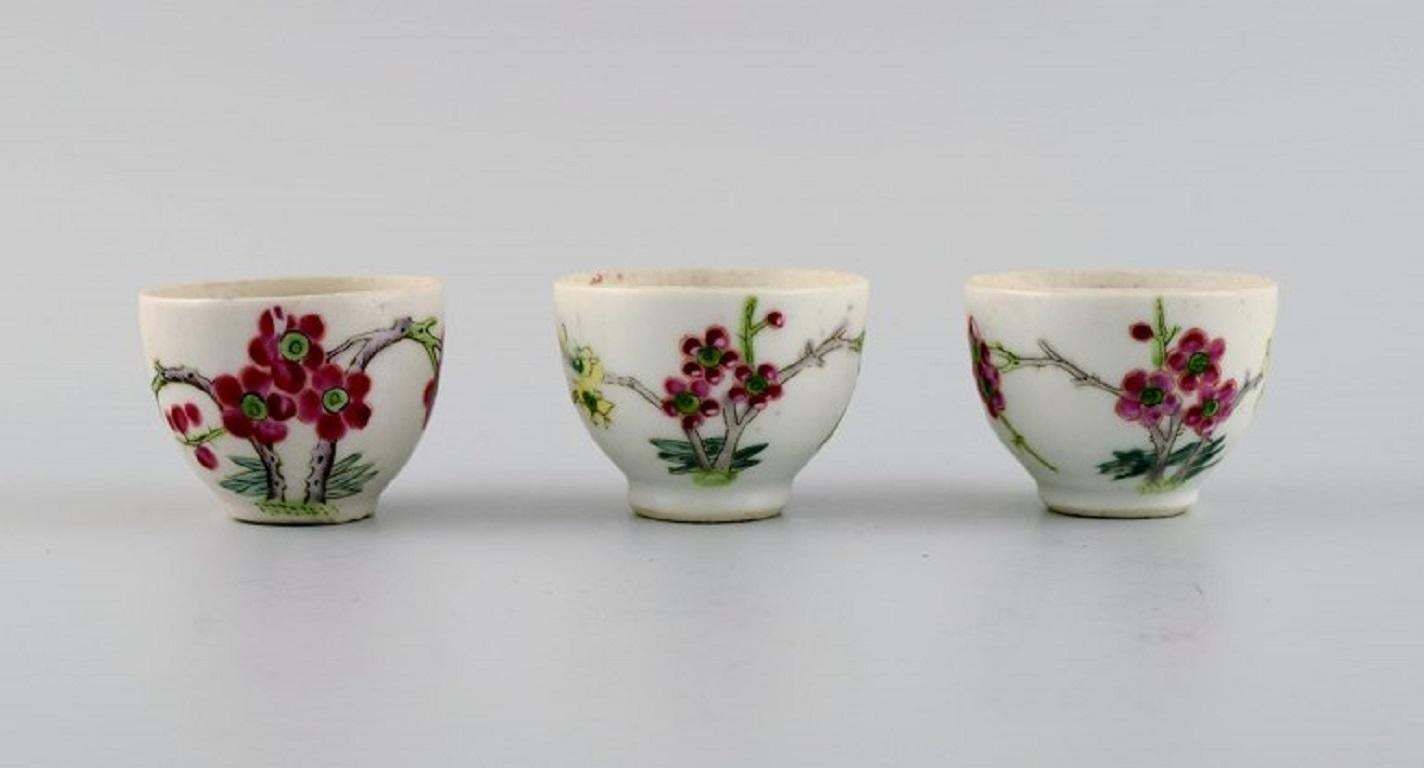 Antique Chinese Lidded Jar And Three Cups In Hand Painted Porcelain photo furniture