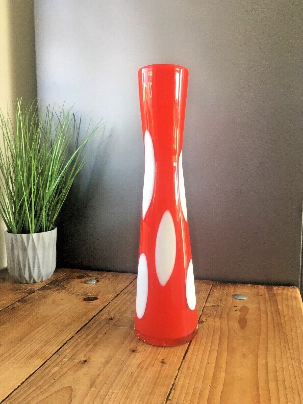 Vintage Retro Pop Art Red White Dot Bubble Spots Funky 70's Space Age Style Vase photo for sale