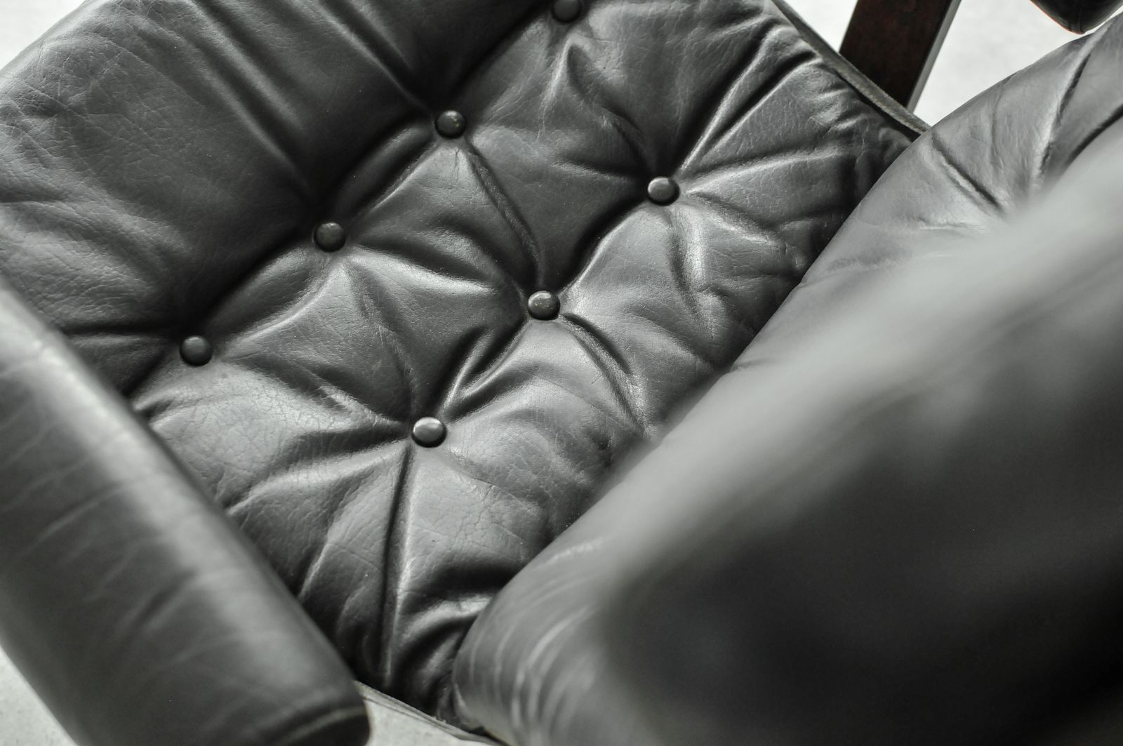 3621.0 Superstar Armchair And Footstoo photo