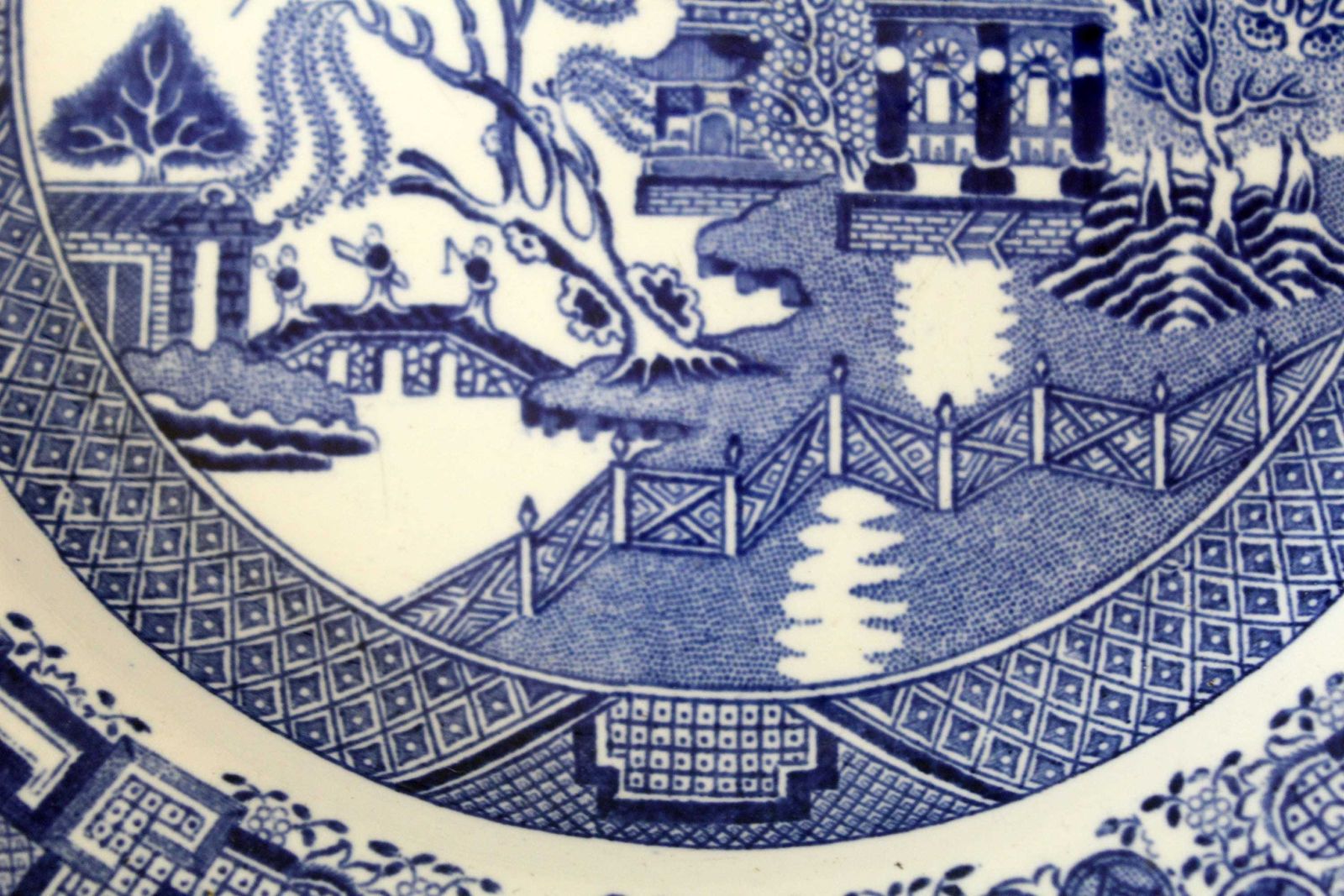 19e Eeuw – Twee Zeldzame Antieke Verzamelborden, Cappellemans Aine Jemappes België, Willow Patroon, Ironstone Keramiek Blauw En Wit photo Woonaccessoires