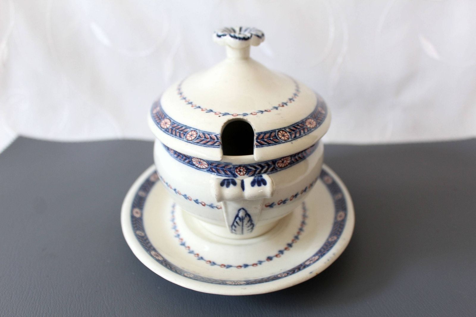 Antiek Wedgwood Etruria Boston Keramische Groentekom, Terrine, Serveerschaal, Landelijke Stijl, Engeland, Met Onderbord photo for sale