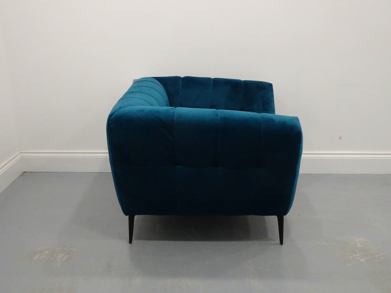 Immacualte Vincenzo Chair In Teal Velvet photo vinterior