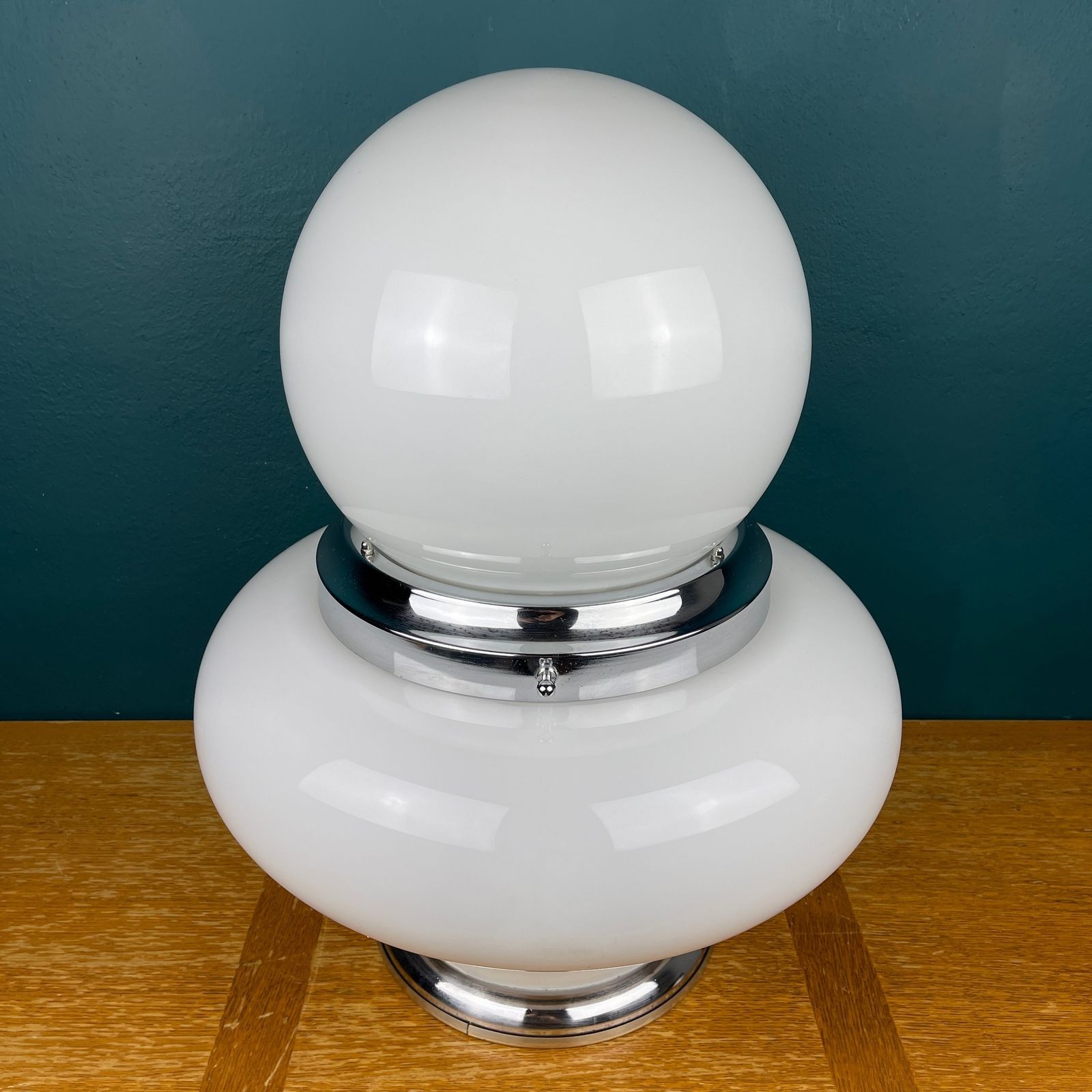 photo furniture Large White Opaline Glass Table Lamp Ufo Italy 1970s