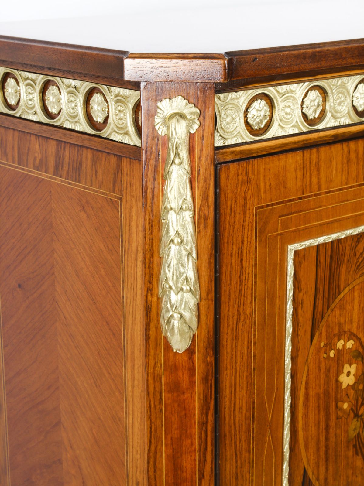 photo vinterior Vintage Meuble Francais Ormolu Mounted Burr Walnut Cocktail Cabinet 20th Century
