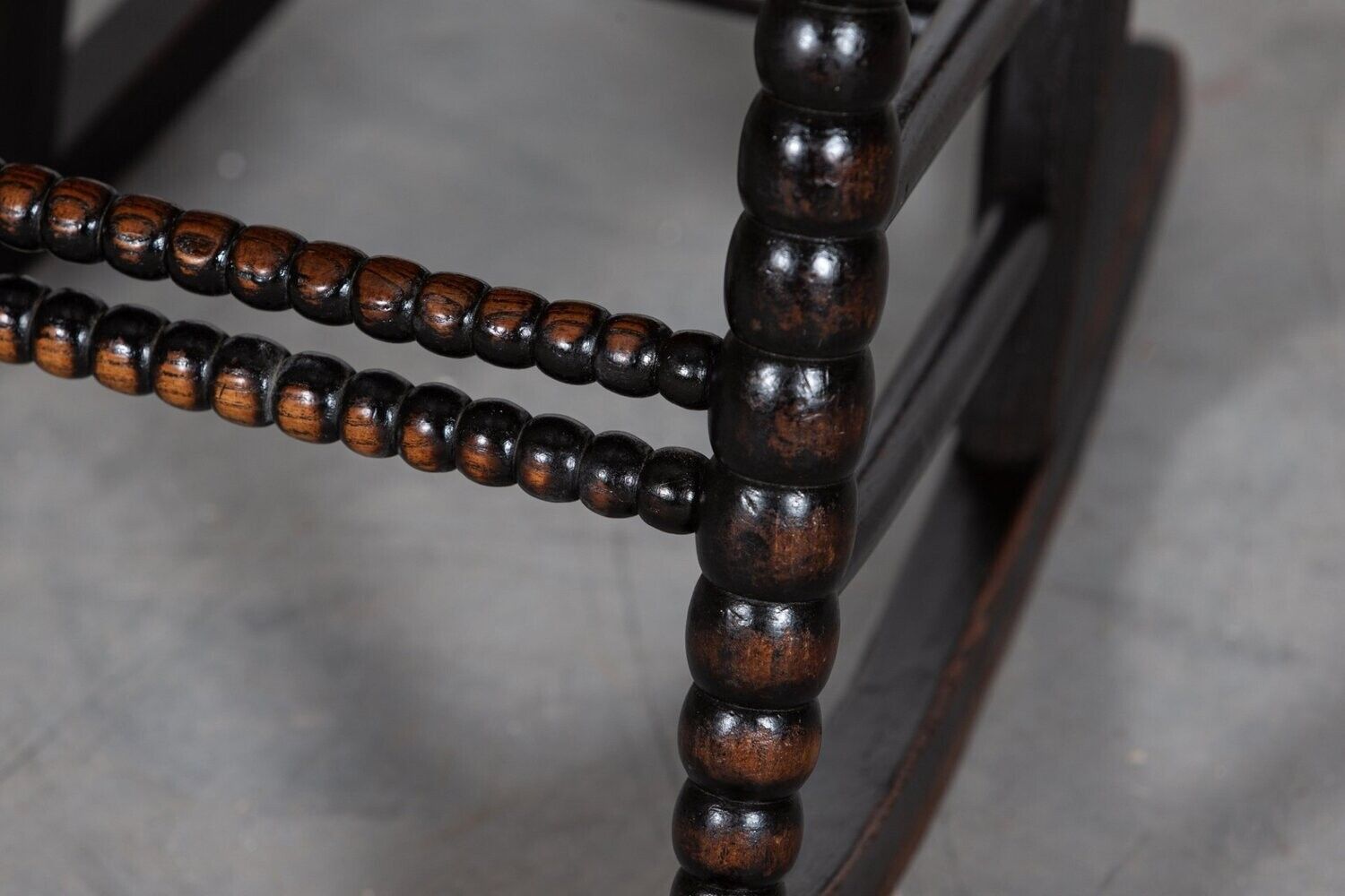 photo vinterior Ernest Gimson Style Ash & Elm Bobbin Turned Rocking Chair