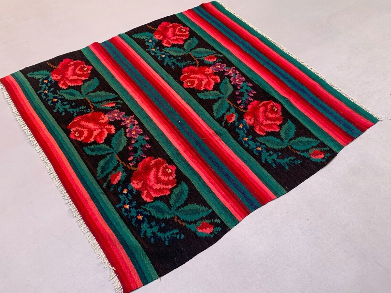 Vintage Moldovan Square Kilim 150x135 Cm Kelim Wool Rug Medium photo for sale