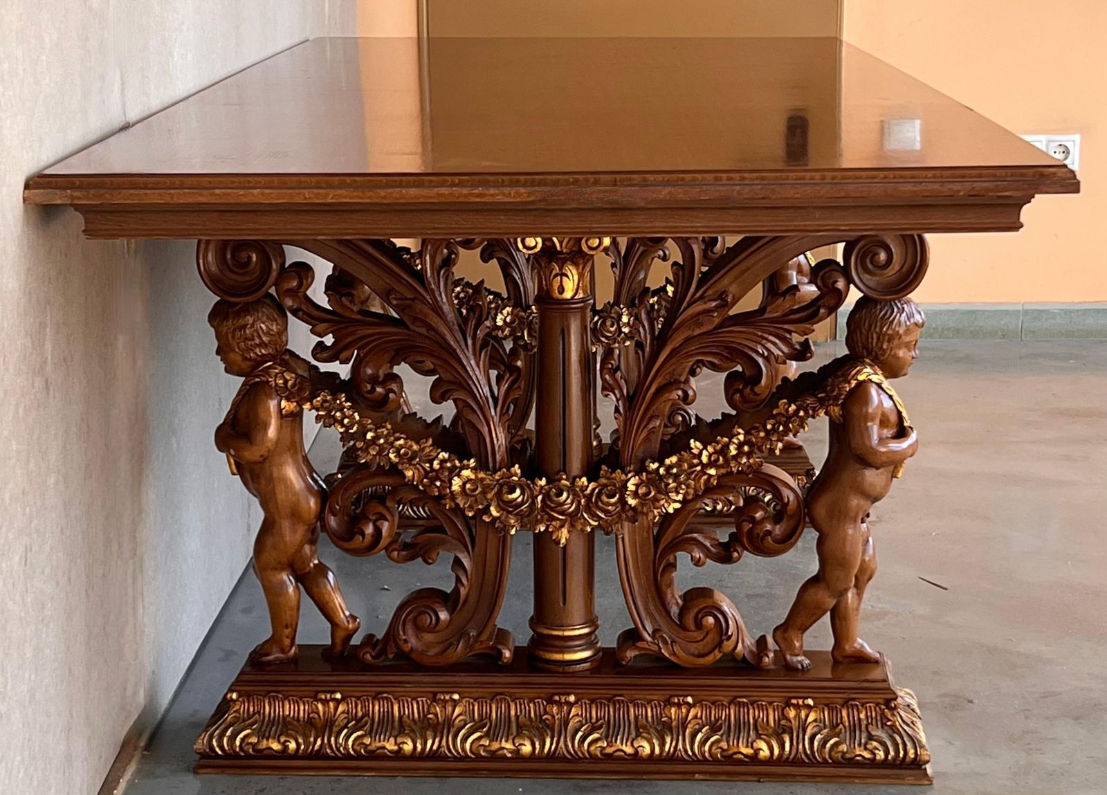 photo for sale Table centrale ou table à manger française en chêne blanchi et marqueterie sculptée, début du XXe siècle