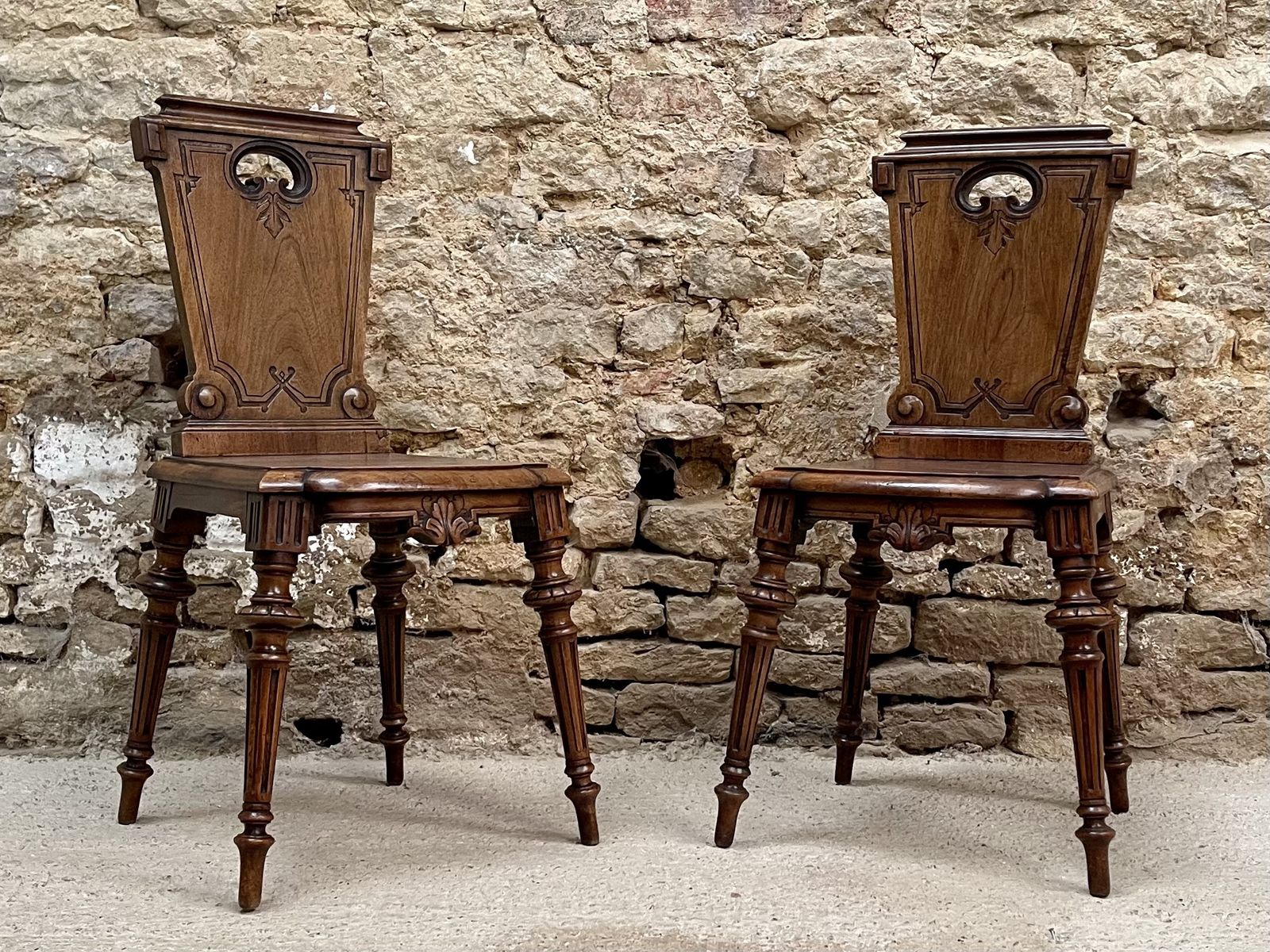 Pair Of Parisian Walnut Hall Chairs.  Maison Guéret Of Paris, photo vintage