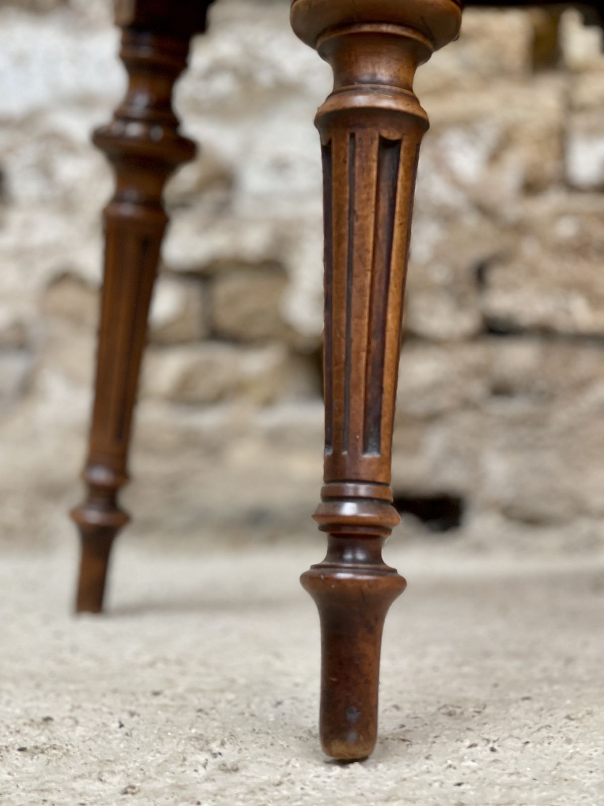 995.0 Pair Of Parisian Walnut Hall Chairs.  Maison Guéret Of Paris, photo