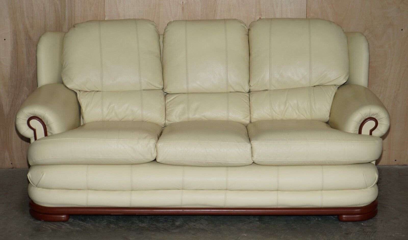 Comfortable Pair Of English Two & Three Seater Thomas Lloyd Cream Leather Sofas photo for sale