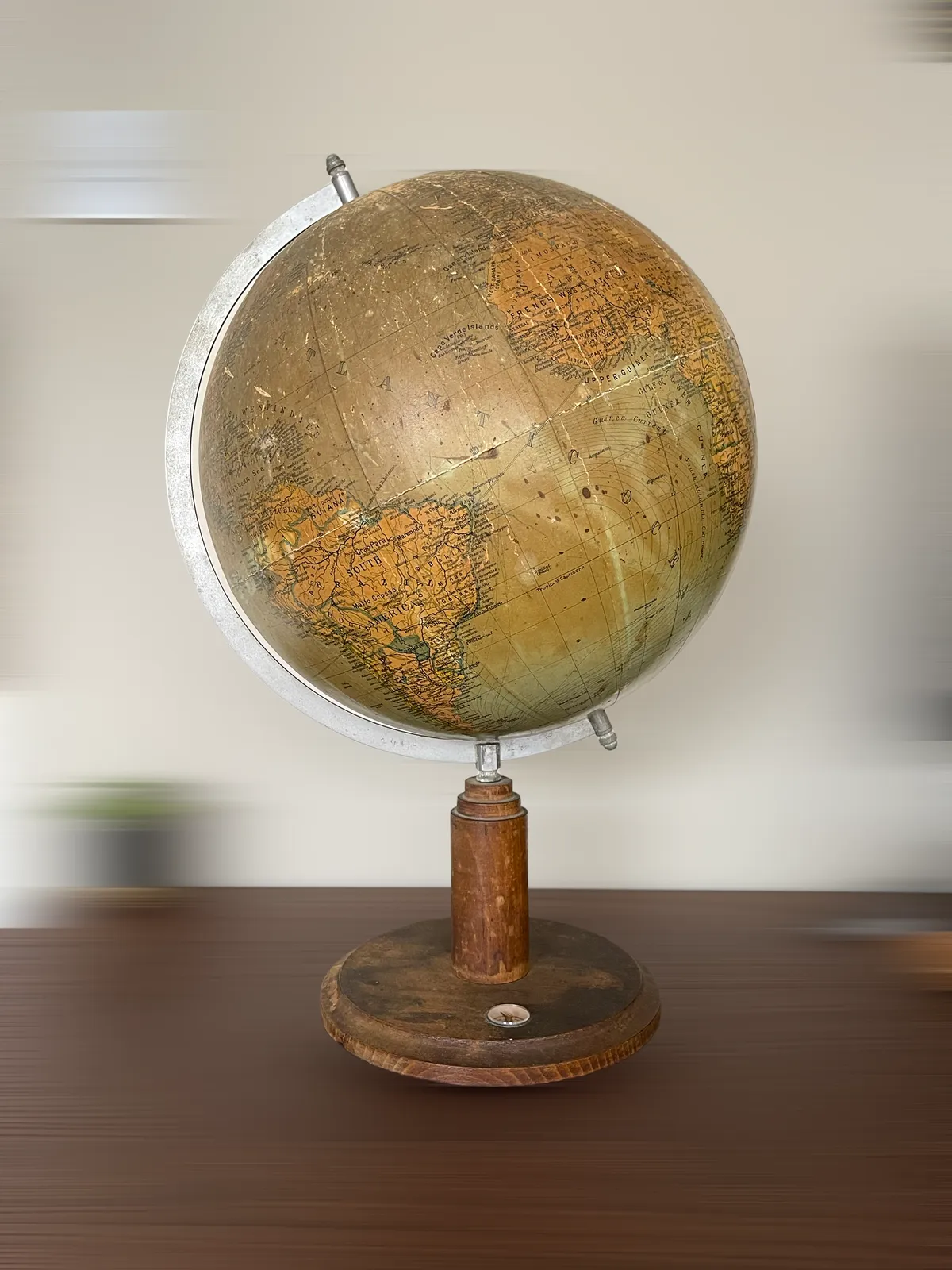 Globe Distressed. Dry Patina.