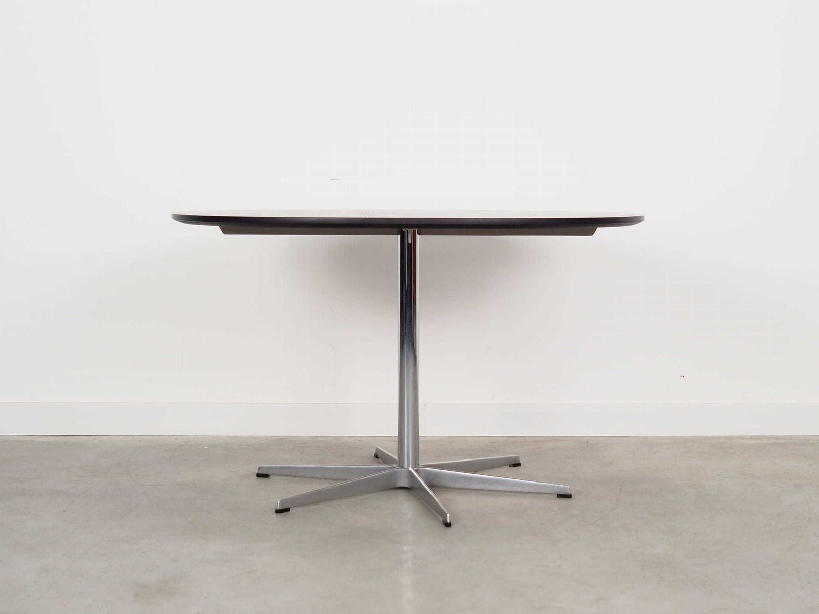 Essen Tafel, Deens Design, Ca. Jaren 1960, Ontwerper: Arne Jacobsen, Fabrikant: Fritz Hansen photo Meubels
