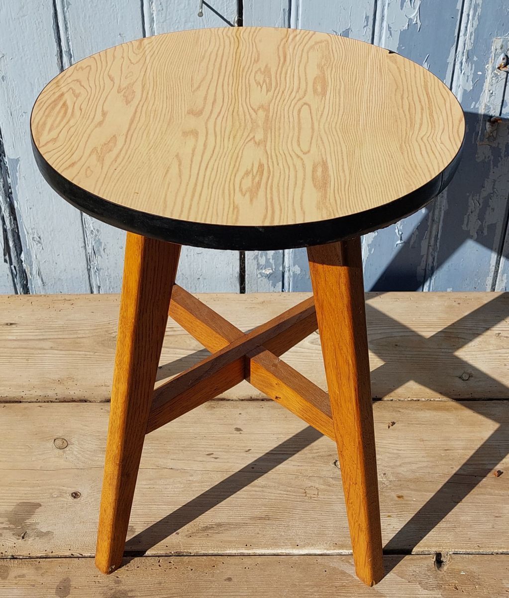 Round Formica Coffee Table