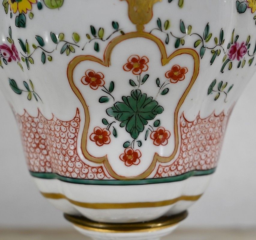 Home Decor Pair Of Vases From The Samson Manufacture, 19th Century photo