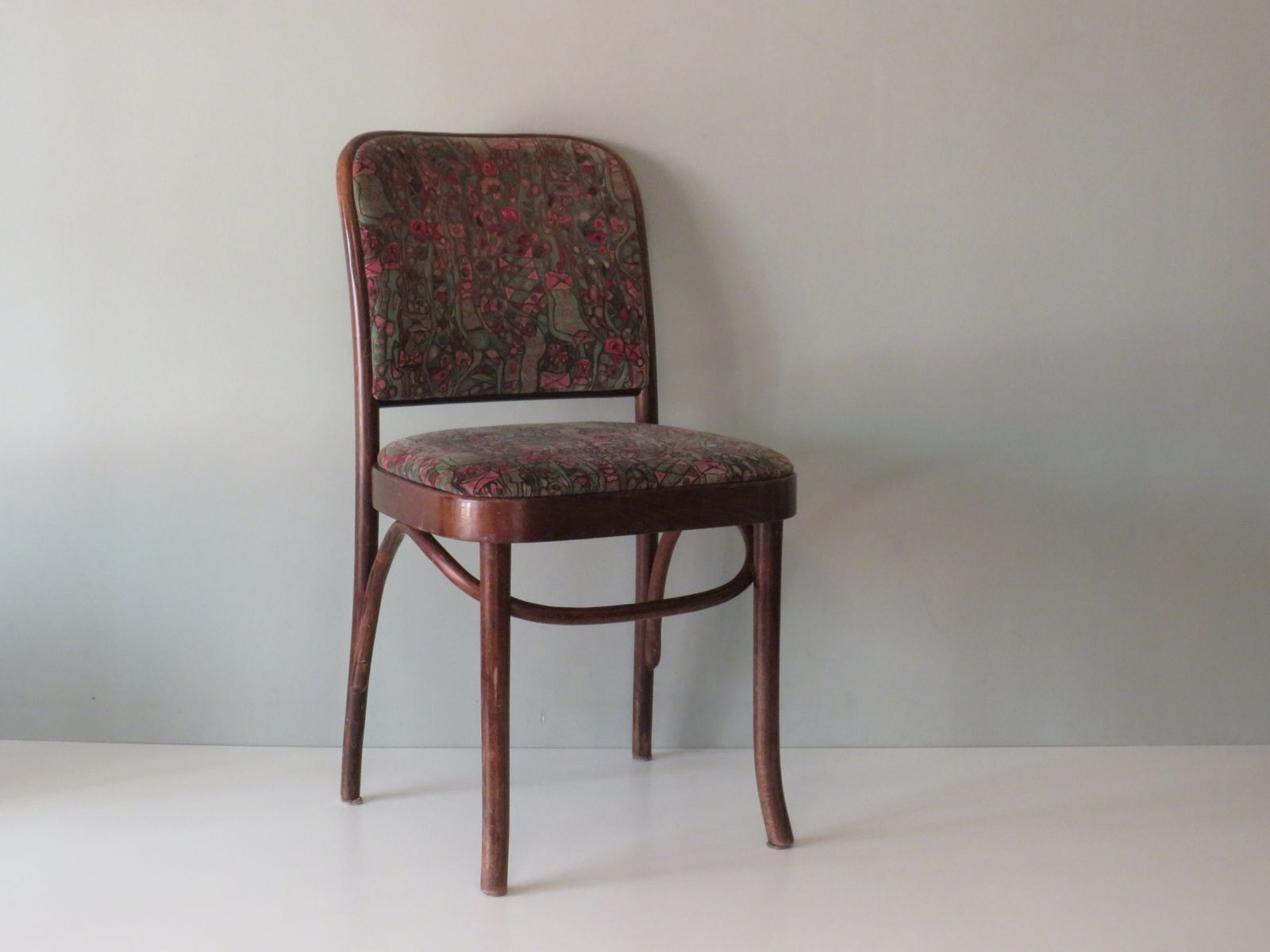 4 Thonet Chairs, Model Prague No. 811, First Half Of The 20th Century photo vintage