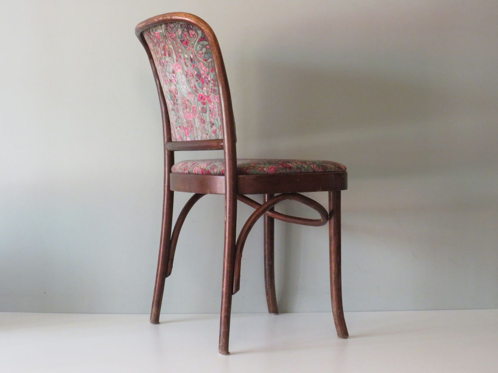 photo furniture 4 Thonet Chairs, Model Prague No. 811, First Half Of The 20th Century