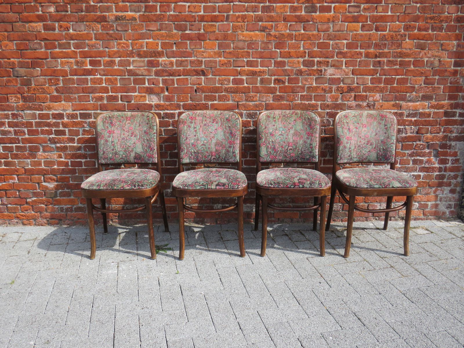 photo vinterior 4 Thonet Chairs, Model Prague No. 811, First Half Of The 20th Century