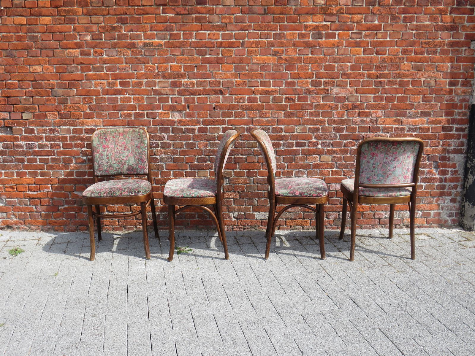 photo buy 4 Thonet Chairs, Model Prague No. 811, First Half Of The 20th Century