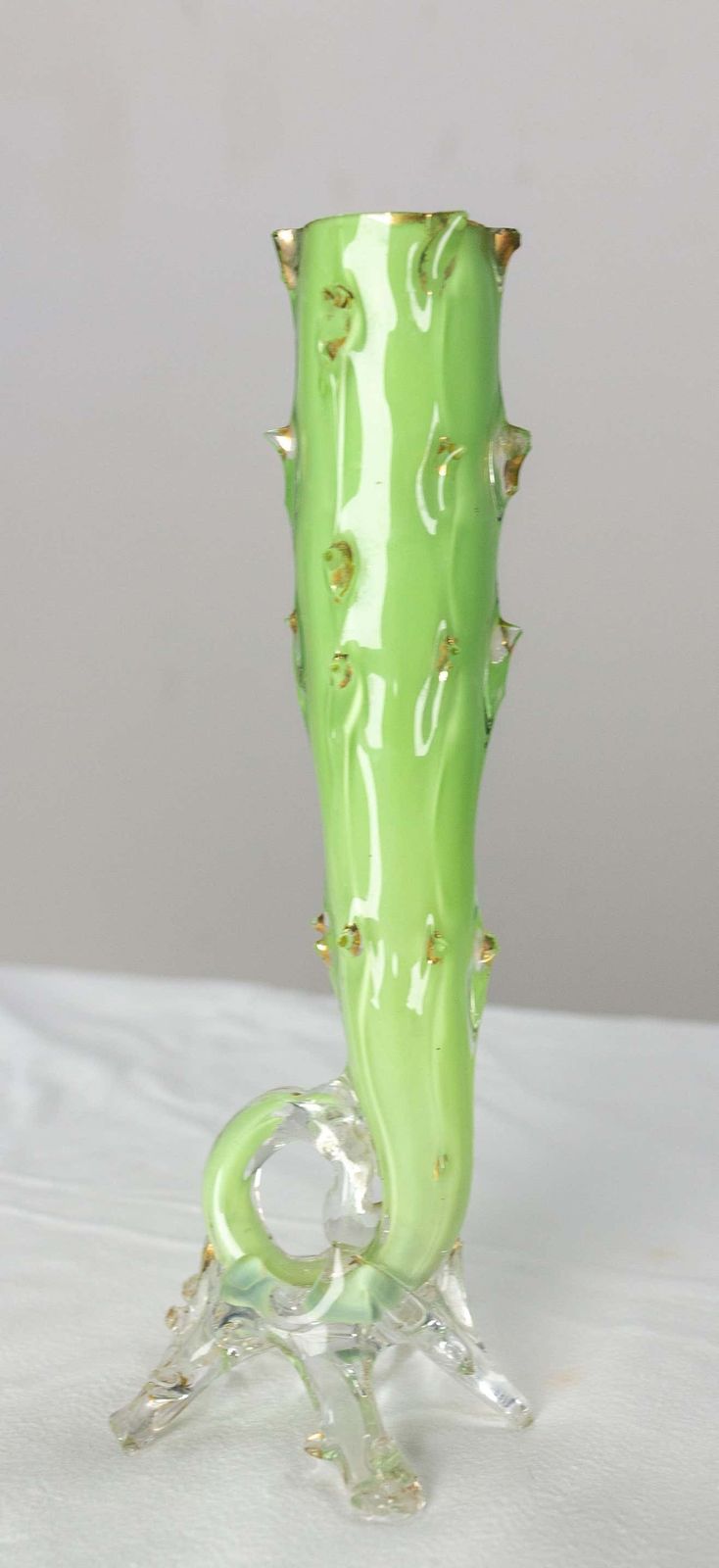 Vase soliflor français en verre vert et doré, imitation tige de rose, vers 1960 photo for sale