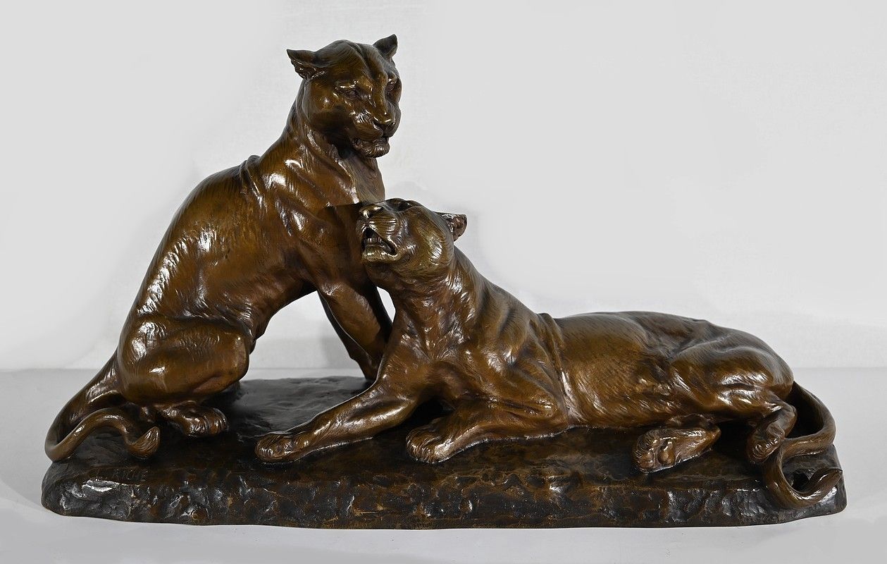 Important Bronze "Couple Of Lionesses", By L. Riché   Early 20th Century