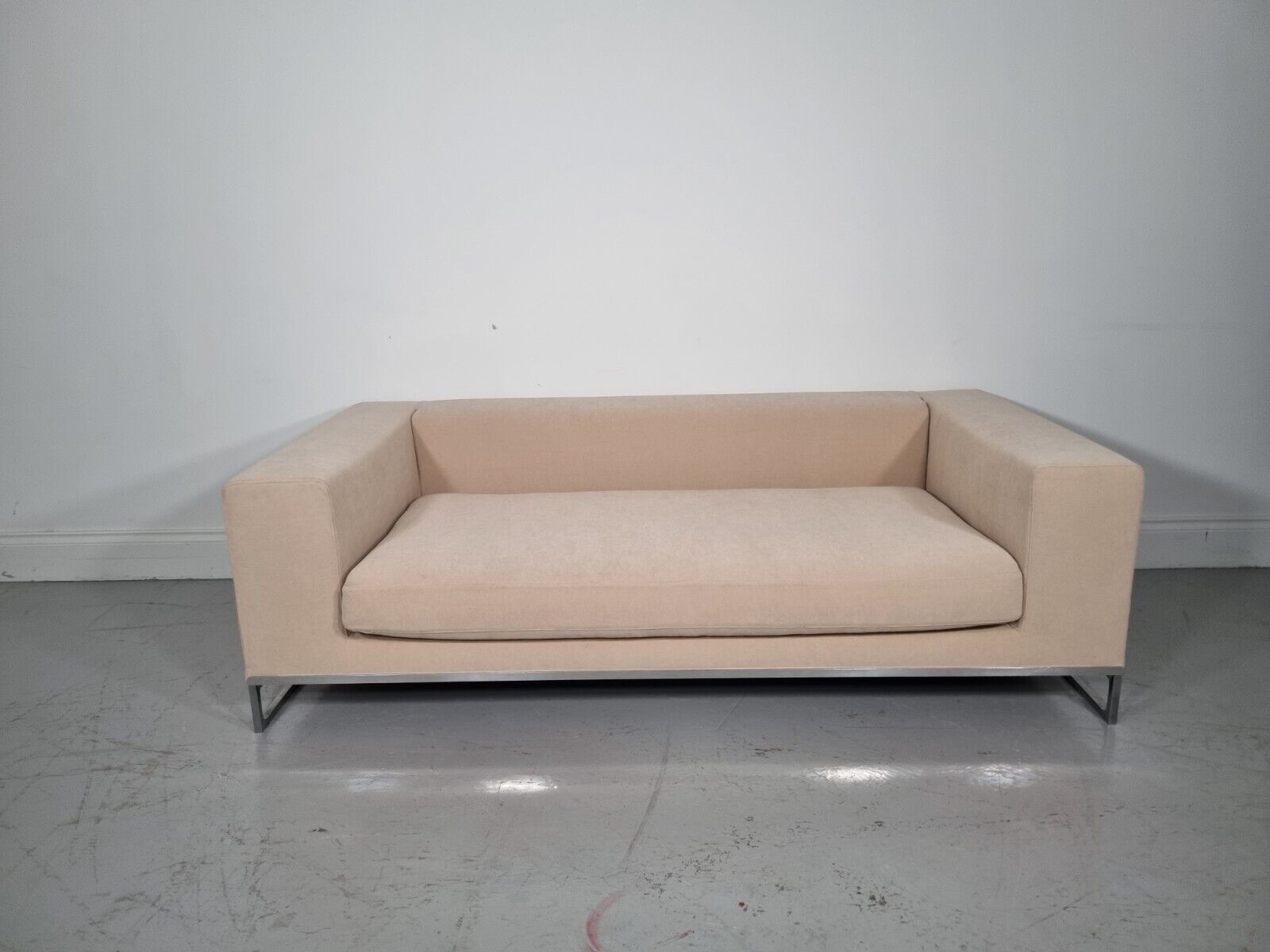 2880.0 Bb Italia Dadone Sofa In Cream Chenille Fabric In Immaculate Condition photo