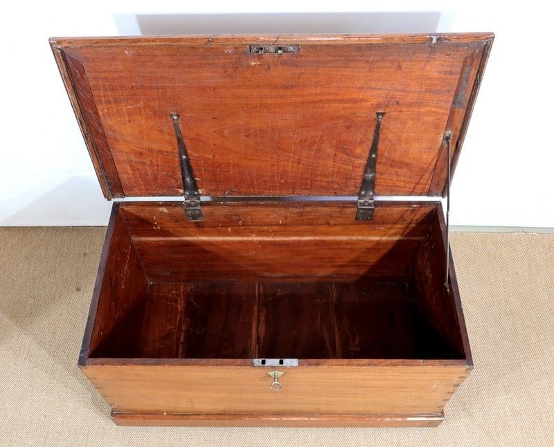Mahogany Travel Trunk   2nd Half Of The 19th Century photo for sale