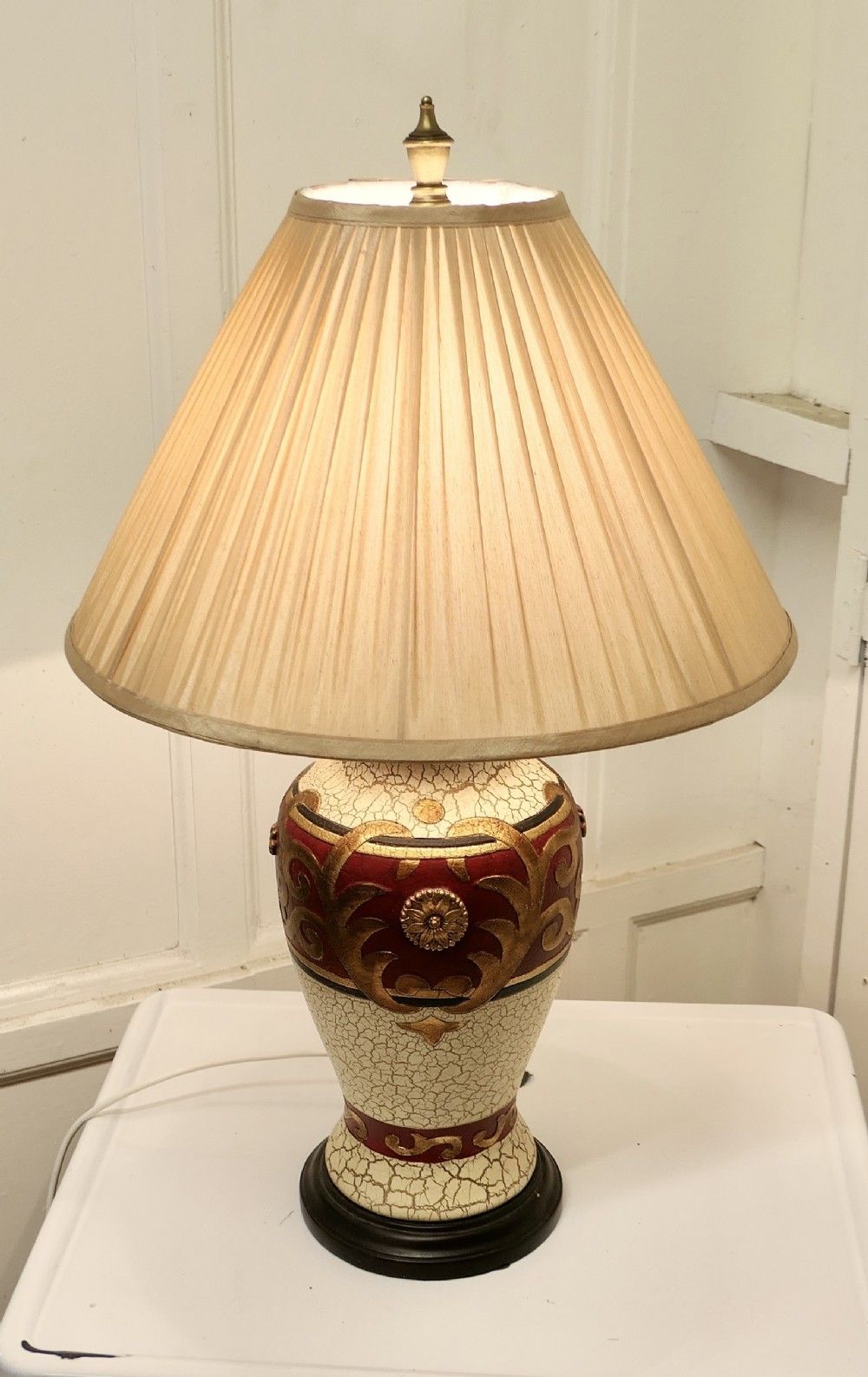 Bulbous Folk Art Painted Table Lamp photo for sale