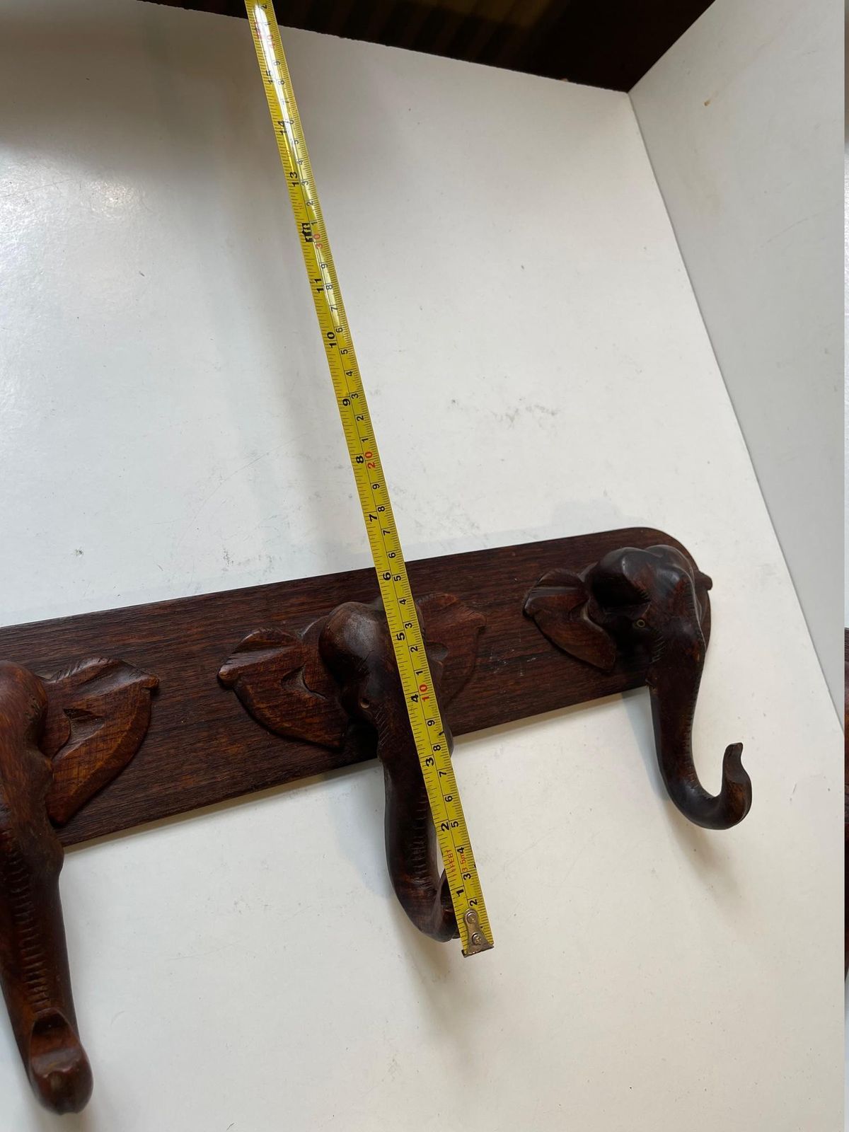 photo vinterior Hand Carved Elephant Coat Or Towel Rack In Dark Wood, 1930s