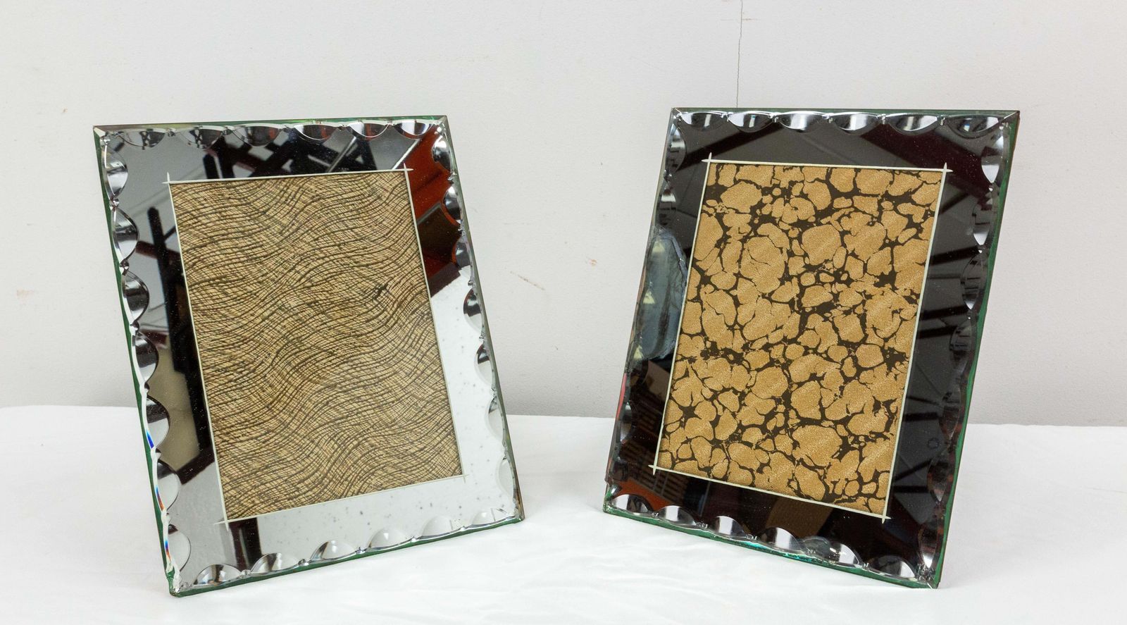 Paire de cadres-photos Art déco en miroir biseauté, vers 1930 photo furniture