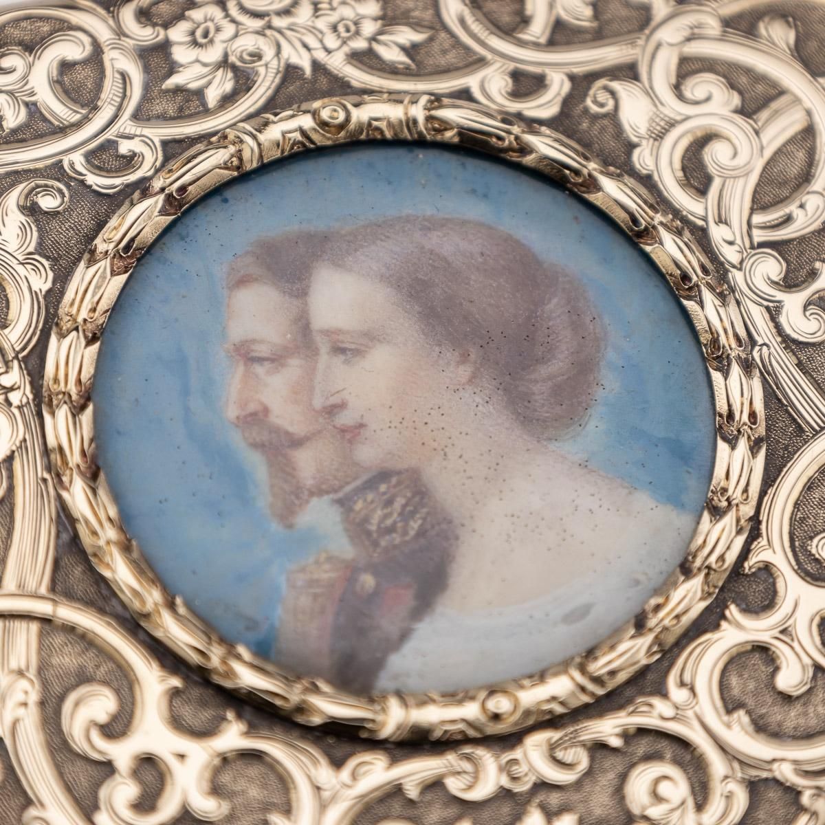 photo furniture 19th Century French 18k Gold Royal Presentation Snuff Box, C.1850