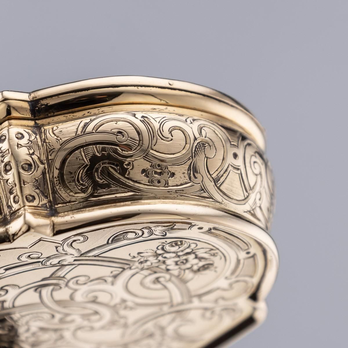 16795.0 19th Century French 18k Gold Royal Presentation Snuff Box, C.1850 photo