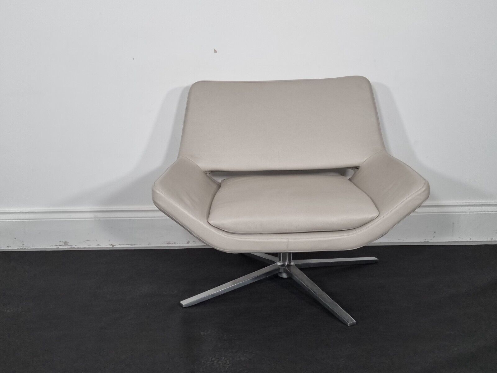 Stunning Bb Italia Metropolitan Chair In Cream Leather (Pic 4) photo furniture