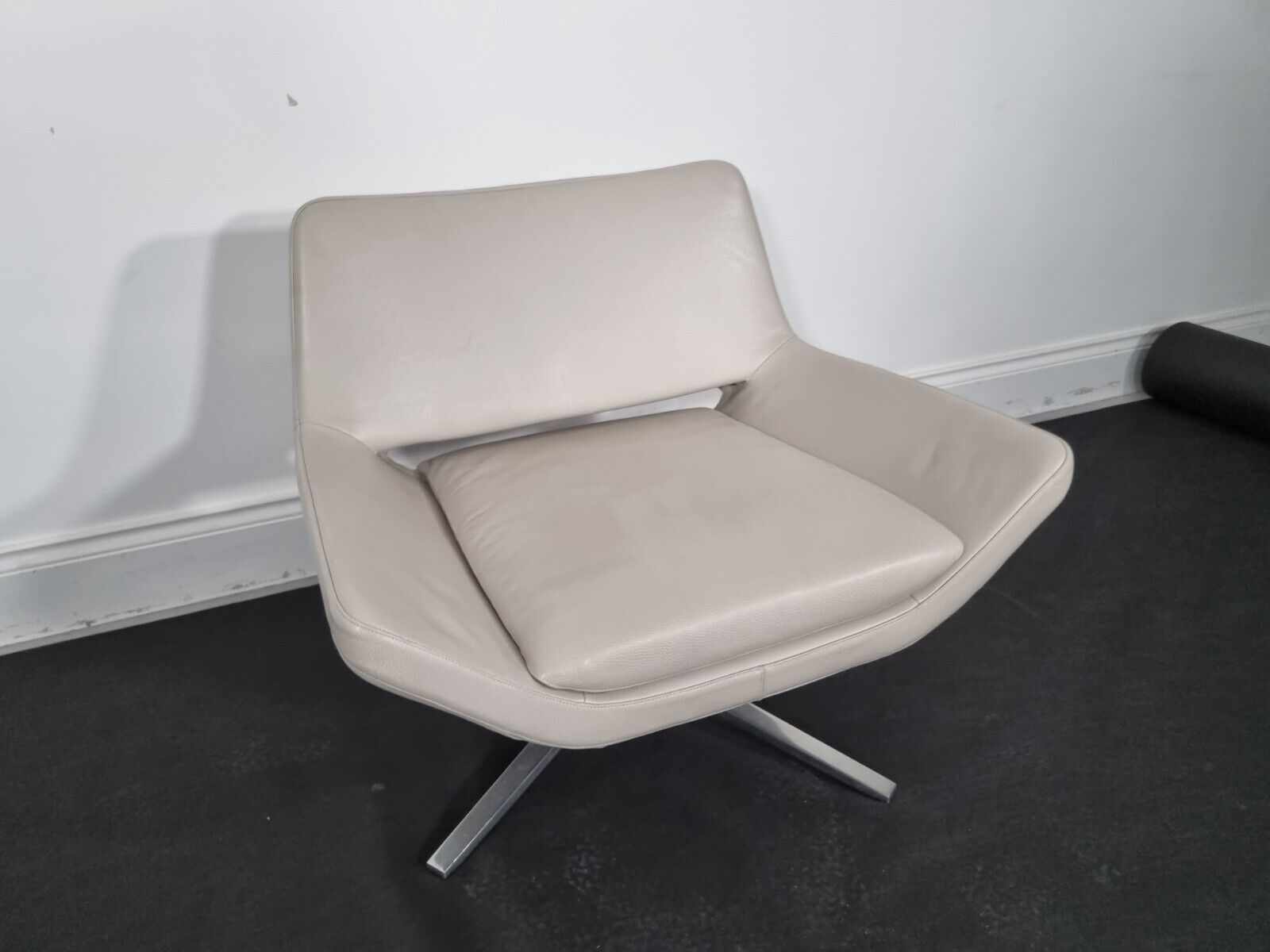 Stunning Bb Italia Metropolitan Chair In Cream Leather (Pic 4) photo vintage