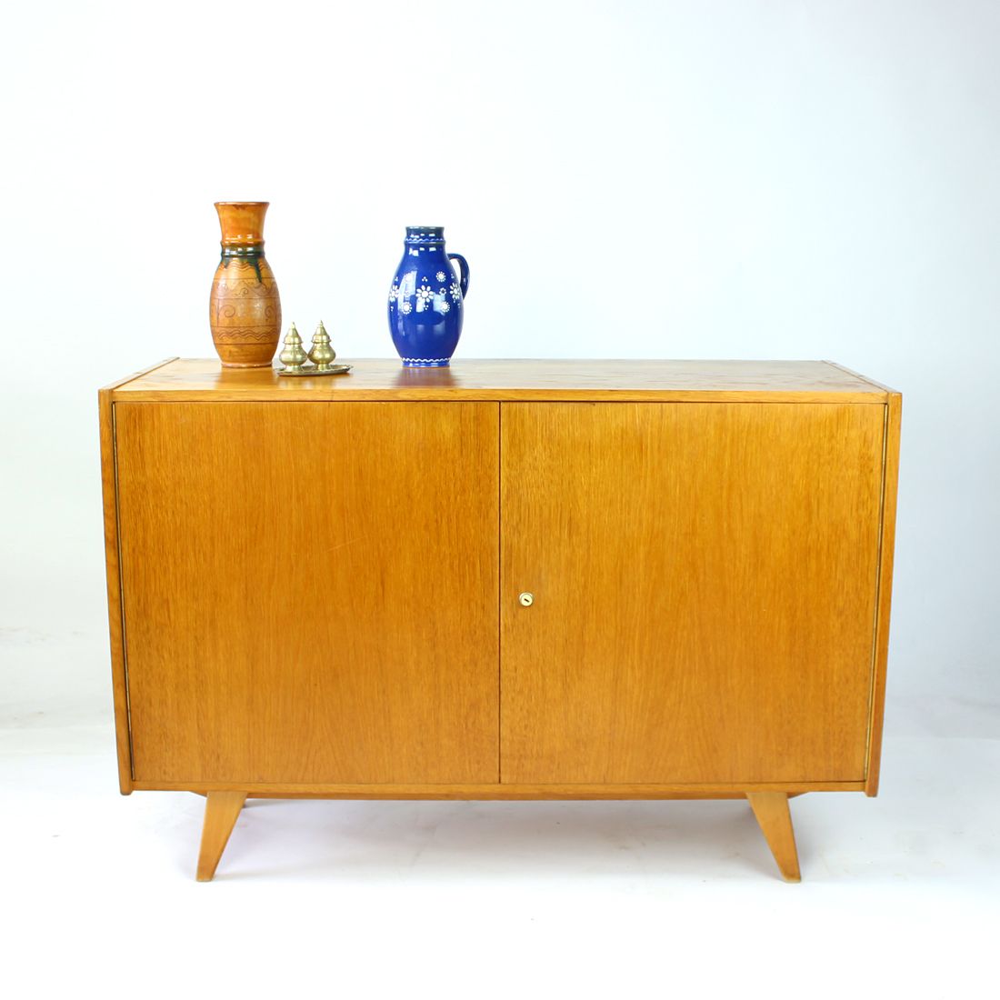 Jiri Jiroutek U 450 Type Dressoir in Eiken, Interier Praha, Tsjecho-Slowakije, ca. jaren 1960