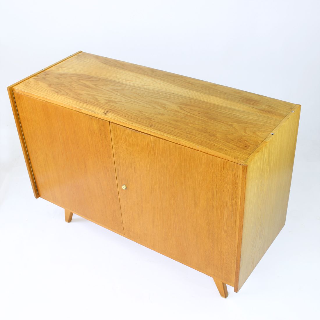 Jiri Jiroutek U 450 Type Dressoir in Eiken, Interier Praha, Tsjecho-Slowakije, ca. jaren 1960 photo for sale