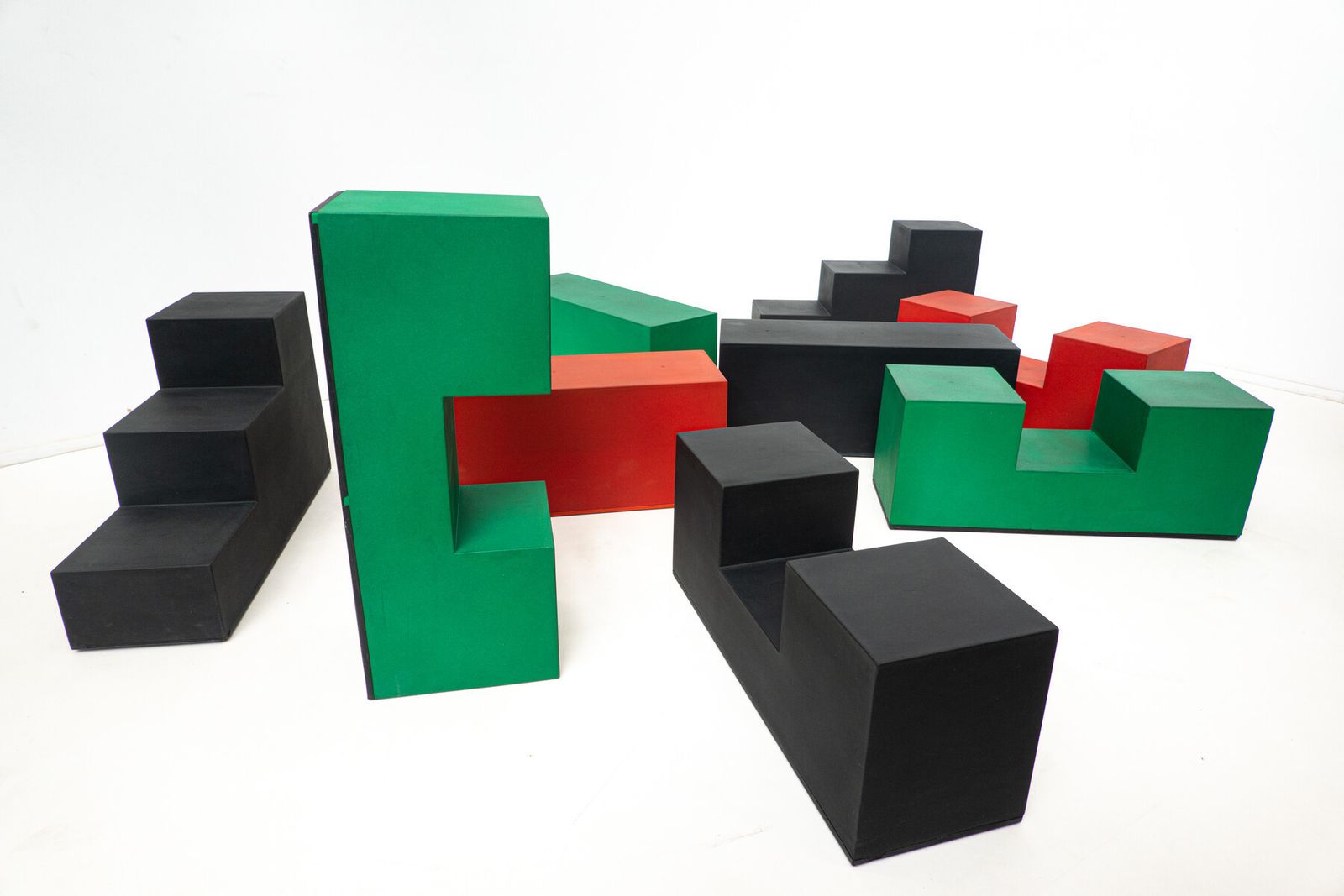 Mid Century Modern Set Of 9 "Gli Scacchi" Pieces By Mario Bellini For B&B Italia photo for sale