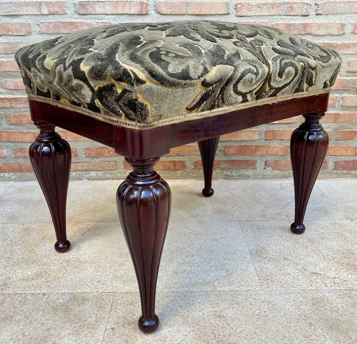 photo furniture Mid Century Spanish Footstool In Wood, 1960